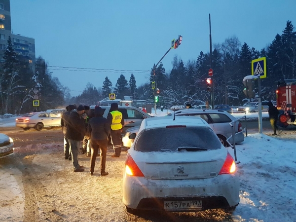 Подросток пострадал в массовой аварии на Московском проспекте