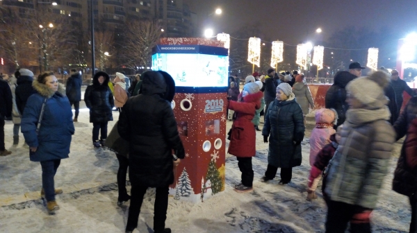 В новогоднюю ночь на площади Юности собрались около тысячи человек