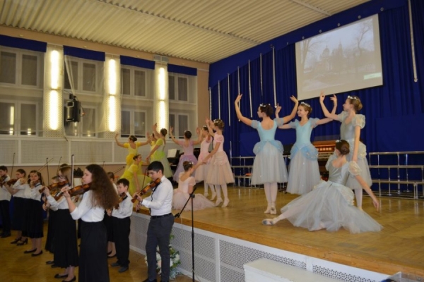 В детской музыкальной школе им. Мусоргского прошел благотворительный концерт «Детям Донбасса»