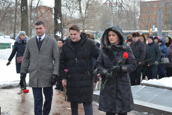 У памятников Зеленограда возложили цветы к Дню защитника Отечества