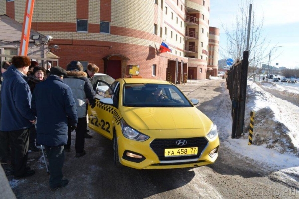 Зеленоградские ветераны возложили цветы у братских могил