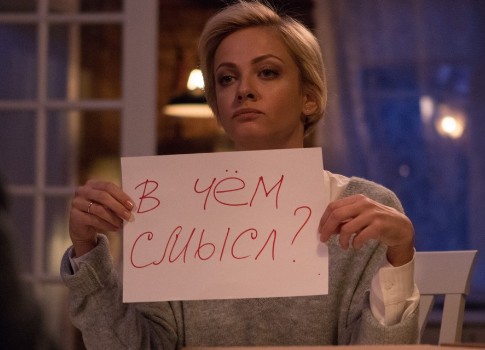 «Семь ужинов»: Полина Максимова о съемках сцены «голого» ужина, работе с Романом Курцыным, ненависти к пицце и оливье