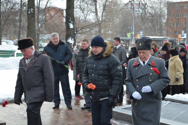 У памятников Зеленограда возложили цветы к Дню защитника Отечества
