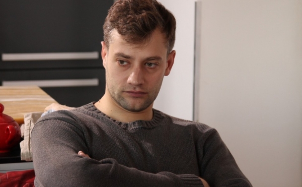 Продолжение детектива: на «ТВ Центре» сегодня новые серии фильма «Три в одном»