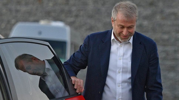 Роман Абрамович продает и Evraz