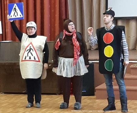 Сотрудники ГИБДД и артисты «Ведогонь-театра» напомнили школьникам ПДД