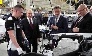 Президент России Владимир Путин открыл завод по производству легковых автомобилей Mercedeс в подмосковном Солнечногорске