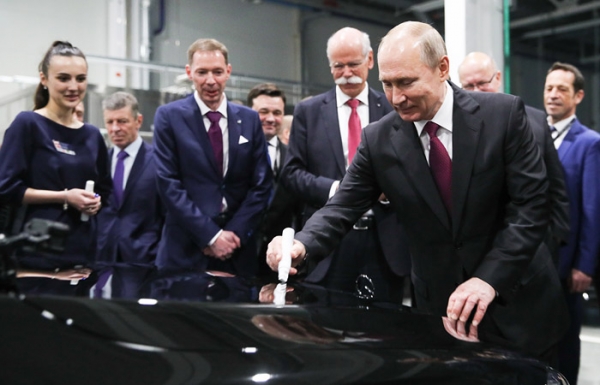 Владимир Путин и Андрей Воробьев приняли участие в открытии завода Mercedes-Benz