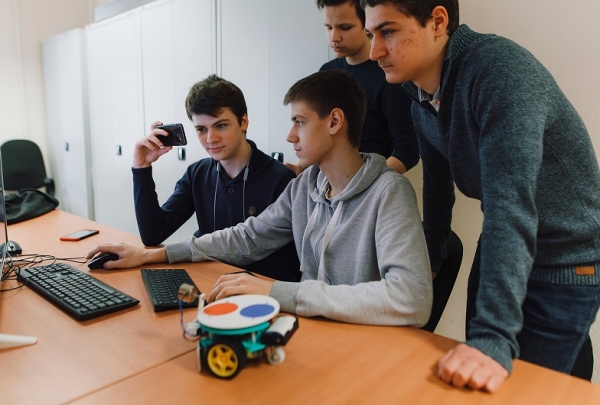 В детском технопарке «Смарт-парк» прошли «Инженерные каникулы»