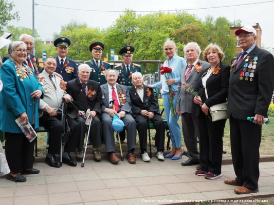 Накануне Дня Победы в Зеленограде возложили цветы к мемориалам воинской славы