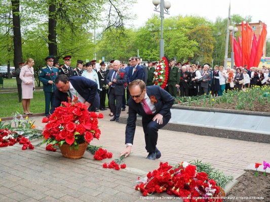 Накануне Дня Победы в Зеленограде возложили цветы к мемориалам воинской славы