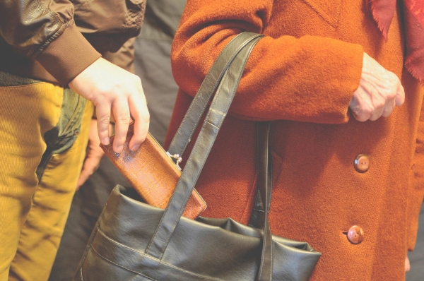 Оперативники задержали подозреваемого в краже денежных средств 