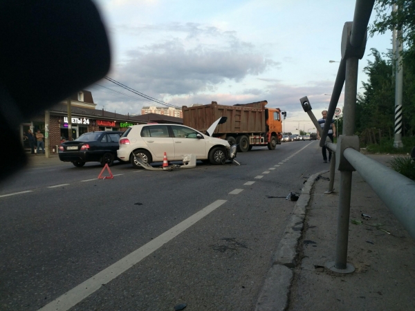 Сбитый автомобилем мотоциклист в Брехово получил травму ноги