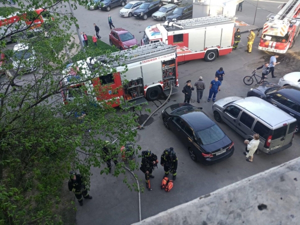 Трех человек спасли пожарные в 11 микрорайоне