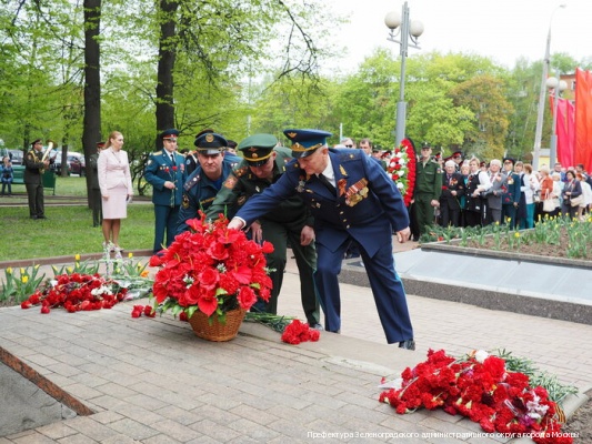 Накануне Дня Победы в Зеленограде возложили цветы к мемориалам воинской славы
