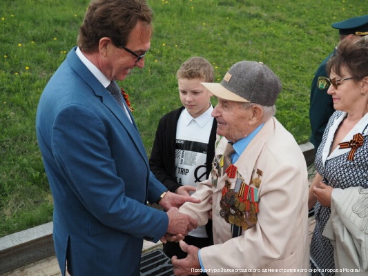 Накануне Дня Победы в Зеленограде возложили цветы к мемориалам воинской славы