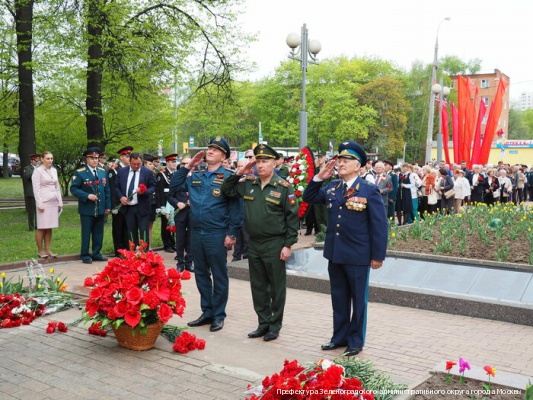 Накануне Дня Победы в Зеленограде возложили цветы к мемориалам воинской славы