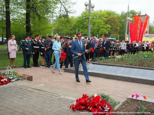 Накануне Дня Победы в Зеленограде возложили цветы к мемориалам воинской славы