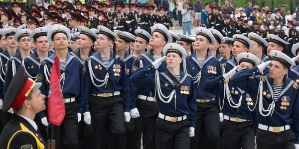 В Москве прошел ежегодный парад кадет «Не прервется связь поколений»