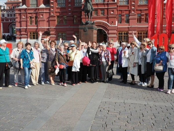 Зеленоградцы возложили цветы к могиле Неизвестного Солдата в Александровском саду