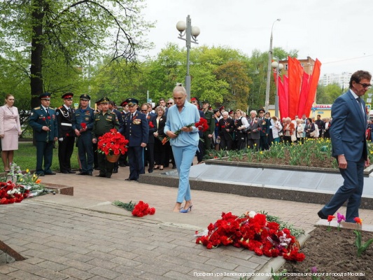 Накануне Дня Победы в Зеленограде возложили цветы к мемориалам воинской славы