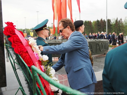 Накануне Дня Победы в Зеленограде возложили цветы к мемориалам воинской славы