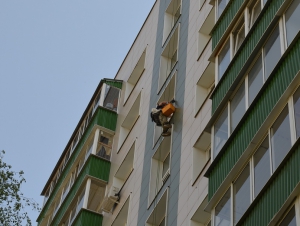 В Зеленограде продолжается промывка фасадов многоквартирных домов (фото)