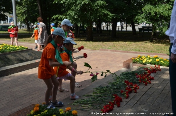 Зеленоградцы возложили цветы к мемориальным комплексам округа