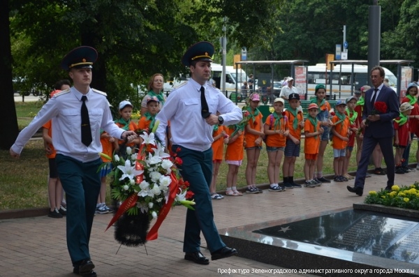 Зеленоградцы возложили цветы к мемориальным комплексам округа