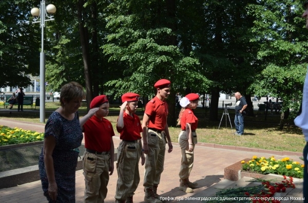 Зеленоградцы возложили цветы к мемориальным комплексам округа