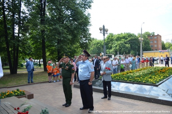 Зеленоградцы возложили цветы к мемориальным комплексам округа