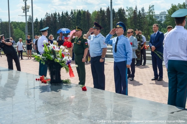 Зеленоградцы возложили цветы к мемориальным комплексам округа