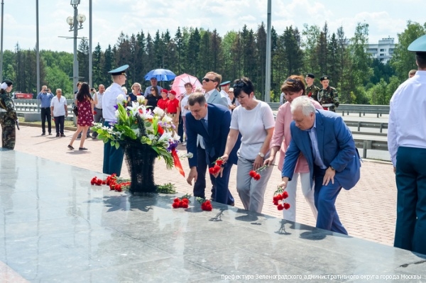 Зеленоградцы возложили цветы к мемориальным комплексам округа