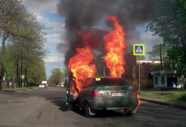 В Зеленограде на ходу загорелся автомобиль
