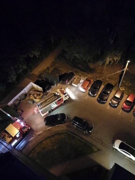 Два человека пострадали во время пожара в 11 микрорайоне