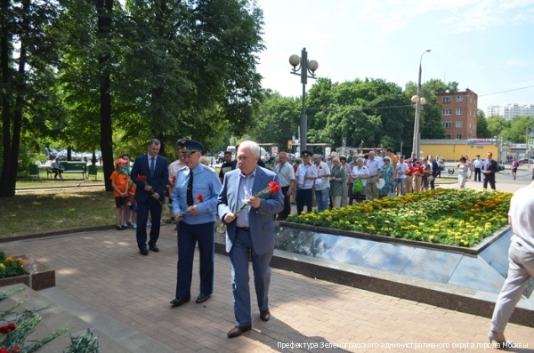 Зеленоградцы возложили цветы к мемориальным комплексам округа