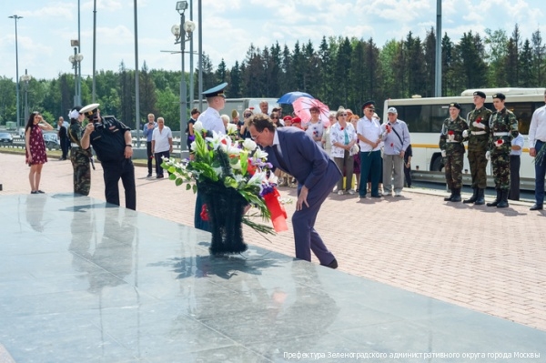 Зеленоградцы возложили цветы к мемориальным комплексам округа