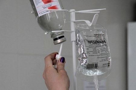 Пациенты больницы в Ржавках отравились физраствором через капельницу