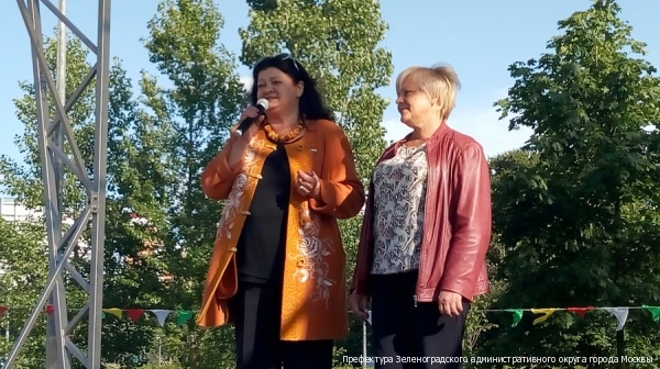 На западном берегу Школьного озера отпраздновали День семьи, любви и верности