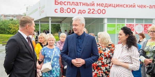 Медобследования в городских парках прошли уже 150 тыс. москвичей
