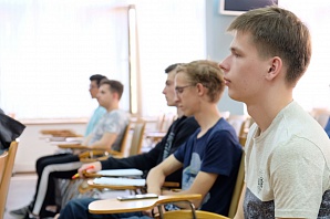 
		                    Алексей Савватеев провёл лекцию "Математика это просто" в Зеленограде 		                