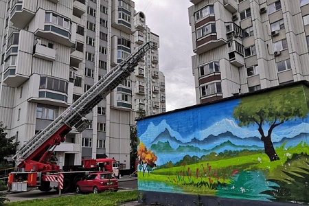 Учебный пожар «потушили» в высотке 18 микрорайона