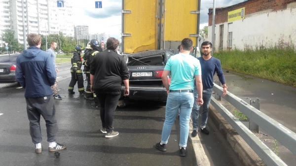 Водитель Audi погиб в ДТП на улице Гоголя