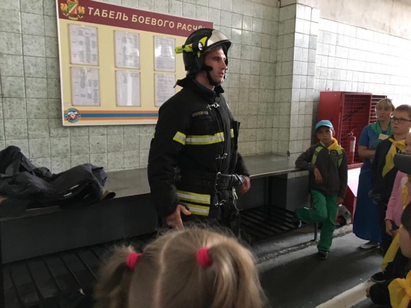 Юные зеленоградцы посетили пожарную часть
