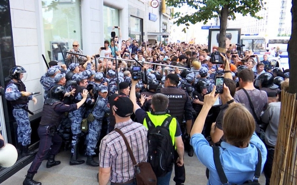 Сергей Миронов: Протестами в Москве рулят из-за океана