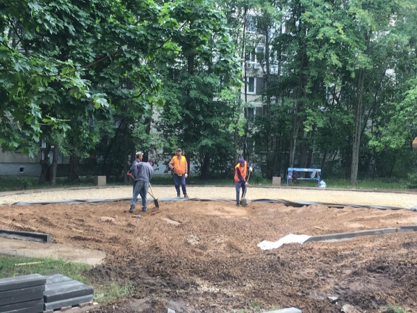 В Старом Крюково продолжаются работы по благоустройству 