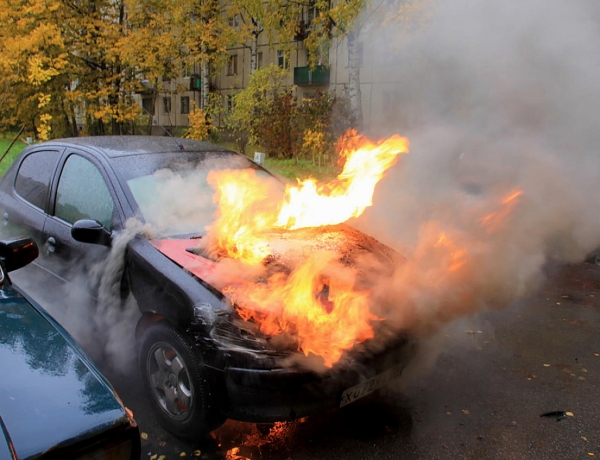 В Зеленограде загорелось несколько автомобилей