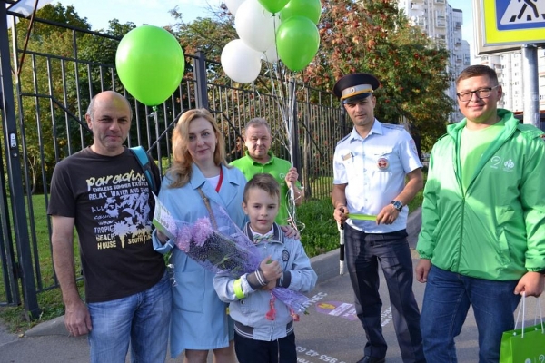 Правительство Москвы и сотрудники ГИБДД Зеленоградского округа  подарили праздничное настроение школьникам