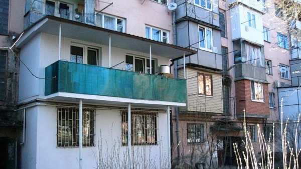 В Зеленограде в одном доме обнаружили четыре незаконных балкона