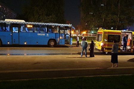 Один человек пострадал в ДТП с участием автобуса с легковушки